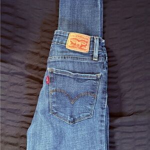 Levi's Women's Classic Indigo Straight Leg Jeans